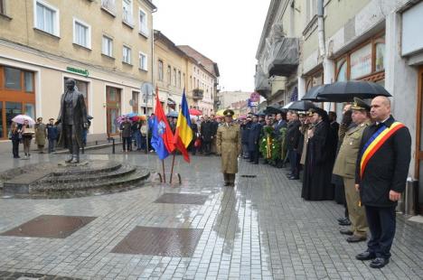 La mulţi ani, Oradea! Festivităţi pe ploaie şi vânt cu ocazia zilei de 12 octombrie (FOTO)