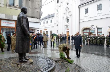 La mulţi ani, Oradea! Festivităţi pe ploaie şi vânt cu ocazia zilei de 12 octombrie (FOTO)