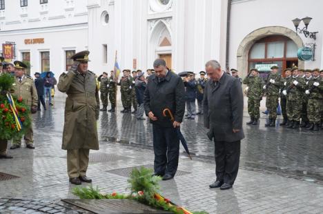 La mulţi ani, Oradea! Festivităţi pe ploaie şi vânt cu ocazia zilei de 12 octombrie (FOTO)