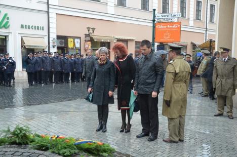 La mulţi ani, Oradea! Festivităţi pe ploaie şi vânt cu ocazia zilei de 12 octombrie (FOTO)