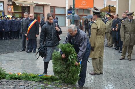 La mulţi ani, Oradea! Festivităţi pe ploaie şi vânt cu ocazia zilei de 12 octombrie (FOTO)