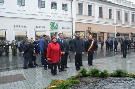 La mulţi ani, Oradea! Festivităţi pe ploaie şi vânt cu ocazia zilei de 12 octombrie (FOTO)