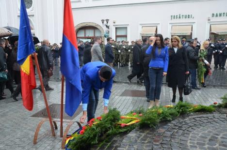 La mulţi ani, Oradea! Festivităţi pe ploaie şi vânt cu ocazia zilei de 12 octombrie (FOTO)