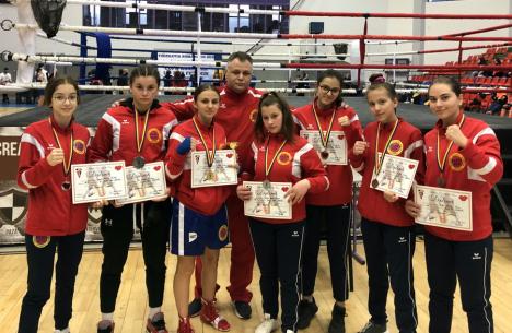 Toate cele şapte pugiliste ale clubului salontan Basti Box s-au întors medaliate de la Cupa României