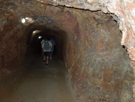 Unică în România, peştera cu cristale din mina Farcu s-a deschis turiştilor (FOTO)