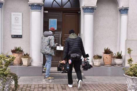 Filmări la Sinagoga Sion din Oradea: Zeci de orădeni au îmbrăcat ținute de gală pentru a face figurație în filmul cu Mickey Rourke (FOTO/VIDEO)