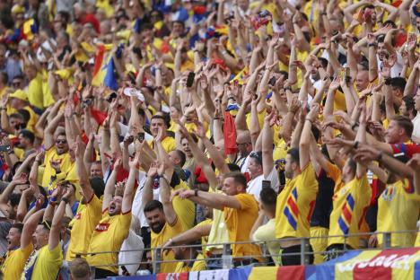 „Generația de suflet” a calificat România în optimi la Euro 2024. Orădenii au sărbătorit în stradă (FOTO/VIDEO)