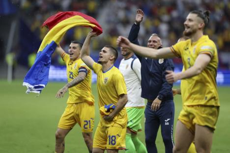 „Generația de suflet” a calificat România în optimi la Euro 2024. Orădenii au sărbătorit în stradă (FOTO/VIDEO)