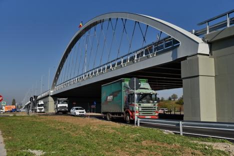 Pasajul de pe Calea Borșului din Oradea este gata cu 10 luni înainte de termen. Circulația se deschide sâmbătă dimineața (FOTO/VIDEO)