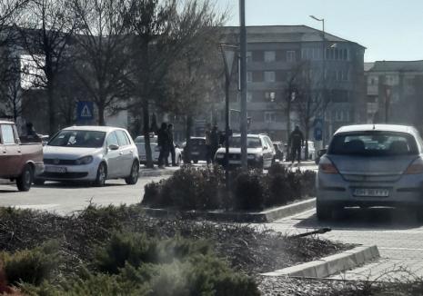 Mascaţi în parcarea Lotus Center! Traficanţi de ecstasy, prinşi în flagrant de poliţiştii Antidrog din Oradea (FOTO)