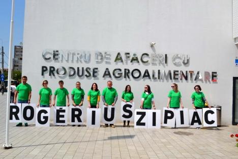 Rogeriuszi Piac. Flashmob PPMT pentru inscripţionarea pieţei Rogerius în limba maghiară (FOTO)