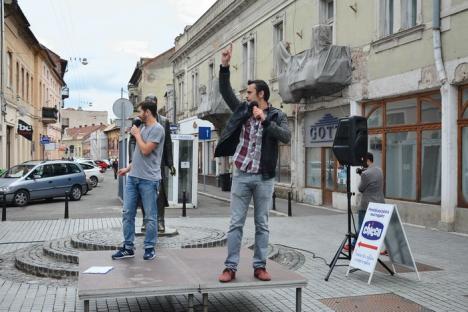 Festivalul de Teatru de la Oradea, anunţat printr-un flashmob pe Corso (FOTO/VIDEO)
