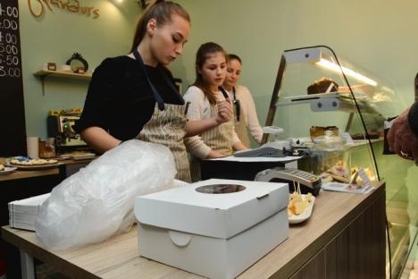 Un vis împlinit: Îndrăgitul producător de prăjituri Flavours by Patricia şi-a deschis shop în Nufărul (FOTO)