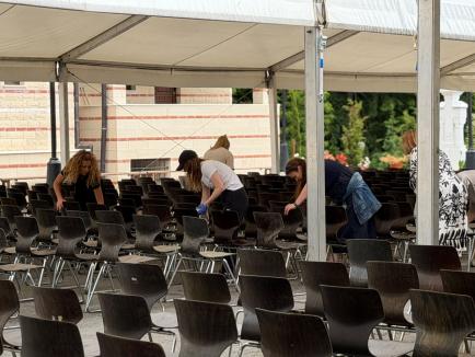 Primarul Oradiei, Florin Birta, a mers să facă voluntariat la Mănăstirea Izbuc. A dus cu el 50 de angajați și colaboratori ai Primăriei (FOTO)