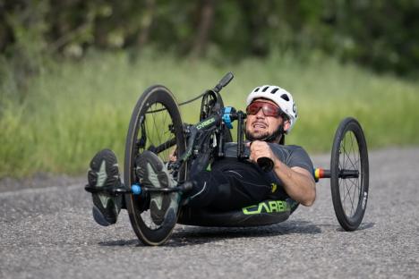 Tură cu bicicletele prin judeţ alături de Florin Mihuţ, bihoreanul campion naţional la paraciclism