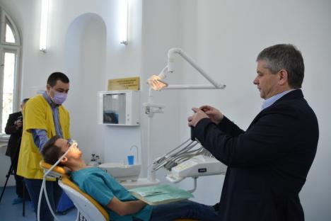 Copiii cu autism sau sindrom down îşi pot trata dinţii gratuit, la clinica FMF (FOTO/VIDEO)