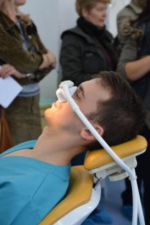 Copiii cu autism sau sindrom down îşi pot trata dinţii gratuit, la clinica FMF (FOTO/VIDEO)