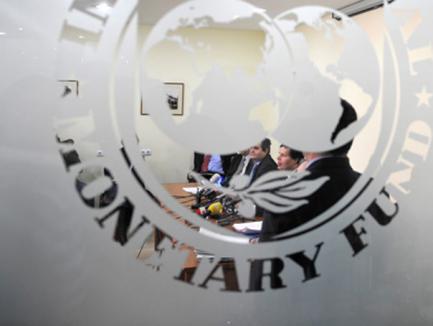Propunerile lui Băsescu, acceptate de FMI, cu condiţia ca economiile să meargă la investiţii