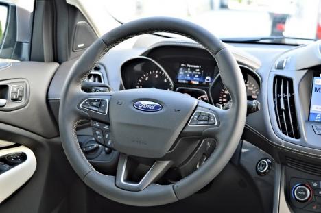 Ford Kuga Vignale - o expresie autentică a luxului. Vino în showroom-ul Ford Carbenta Com şi dă-ţi voie să descoperi caracteristicile impresionante ale noului Ford Kuga Vignale (FOTO / VIDEO)