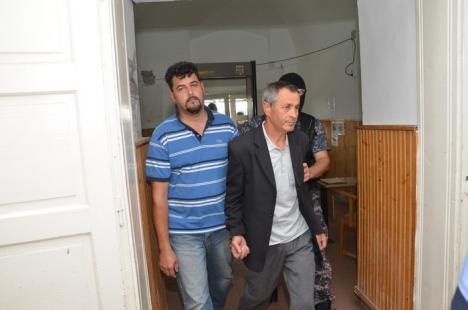 Fostul primar din Sârbi şi patronul unei firme orădene au fost reţinuţi pentru fraudă
