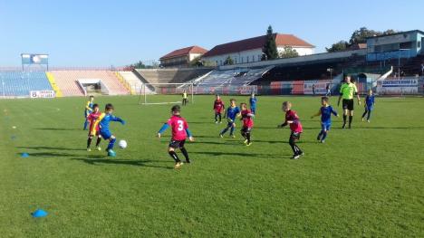 Peste 30 de echipe bihorene, implicate în Interliga la fotbal pentru copii (FOTO)