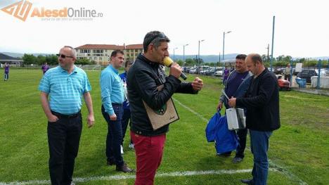 Salvatorii jucătorului Andrei Cătană, premiaţi de AJF şi de clubul Crişul Aleşd (FOTO)