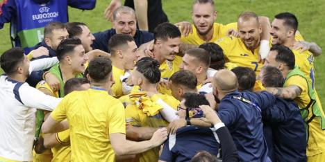 „Generația de suflet” a calificat România în optimi la Euro 2024. Orădenii au sărbătorit în stradă (FOTO/VIDEO)