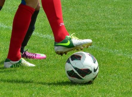 Goluri multe şi cartonașe pe măsură, în turul de campionat din Liga a IV-a Bihor la fotbal