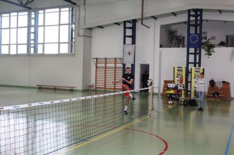Internaţionalul de tineret Adrian Petre, în mijlocul iubitorilor de tenis cu piciorul din Salonta (FOTO / VIDEO)