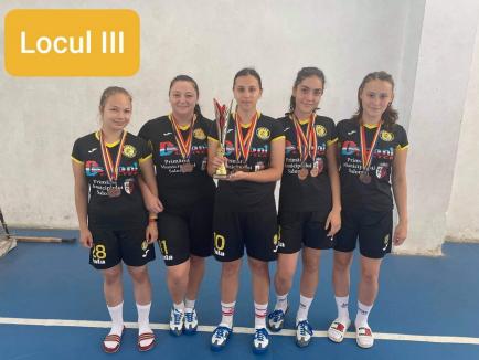 Medalii de bronz pentru fetele de la Tengo Salonta la Campionatul Naţional de Fotbal-Tenis, de la Lupeni