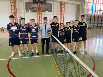 Echipa Tengo Salonta a cucerit titlul de vicecampioană naţională la fotbal-tenis senioare (FOTO)