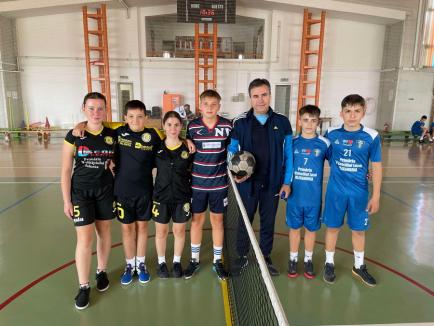 Echipa Tengo Salonta a cucerit titlul de vicecampioană naţională la fotbal-tenis senioare (FOTO)