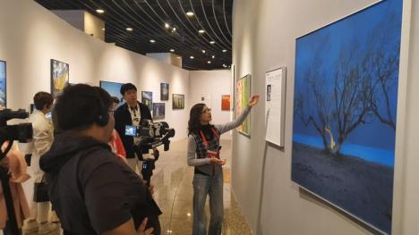 România lui Ovi D. Pop, expusă la Beijing: Lucrările artistului orădean, la cel mai mare festival de fotografie din China (FOTO)