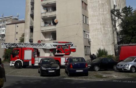 Incendiu într-un bloc din Oradea: locatari evacuați, casa scării plină cu fum