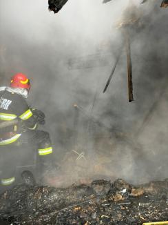 Incendiu violent în Bihor: Un bărbat a murit carbonizat!