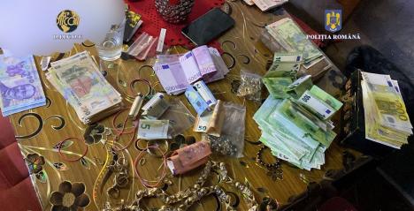 Poliţiştii Antidrog din Oradea au descins în „Voltaire”: s-au ridicat zeci de mii de euro, aur, arme albe şi sute de doze de etnobotanice! (FOTO)