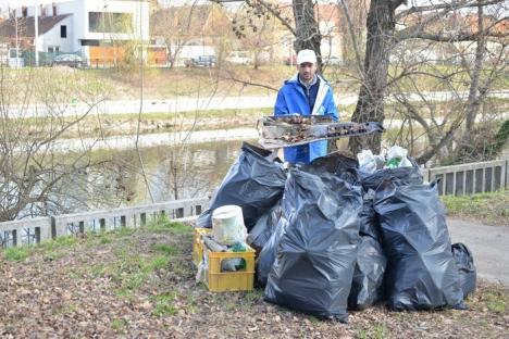 Pentru un râu curat: 130 de voluntari au adunat 550 de saci de gunoaie din apa şi de pe malurile Crişului Repede (FOTO/VIDEO)