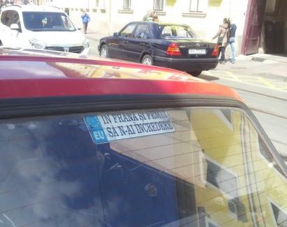 Femeile, ca frâna: Un şofer de Dacia le transmite colegilor de trafic un mesaj mucalit