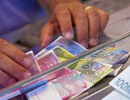 Volksbank "îngheaţă" francul elveţian la nivelul anului trecut