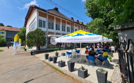 Cantină pe sec: Fără bere la cantina Universității din Oradea, administrată de apropiați ai fraților Maghiar