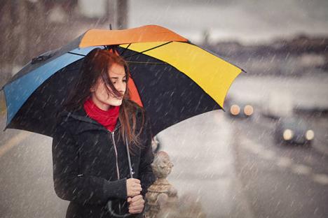 Veşti proaste de la meteo: Urmează zile capricioase, cu ploi, ninsori, vânt şi frig