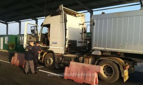 S-a deschis un punct de trecere a frontierei, în Bihor, pentru camioanele ce duc pietriş pentru autostrada din Ungaria (FOTO)