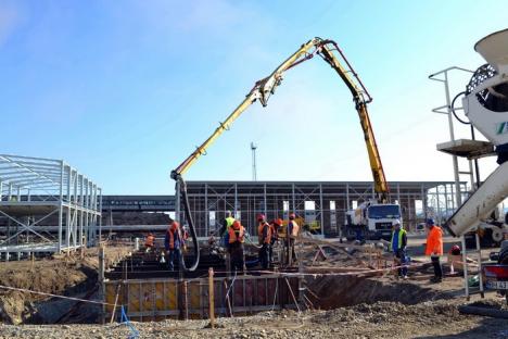 216 metri cubi de beton! Elsaco a turnat fundaţia viitoarei turbine a noului CET pe gaz (FOTO)