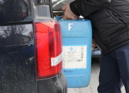 S-au scumpit carburanţii, s-au înmulţit furturile în Oradea: 1.200 litri de motorină, furați din rezervoarele camioanelor de pe șantiere