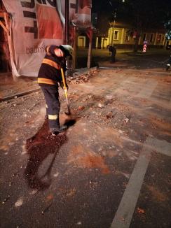 20 de intervenţii ale pompierilor în doar 3 ore în Bihor: Vântul puternic a doborât copaci, cărămizi, un semafor şi fire de electricitate (FOTO)