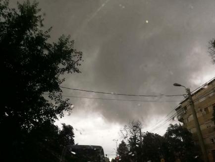 Alertă meteo imediată: COD ROȘU de furtuni în Bihor. Vezi localitățile afectate! (VIDEO)
