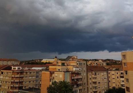 Alertă meteo imediată: Cod portocaliu de furtuni, în mai multe localităţi din Bihor