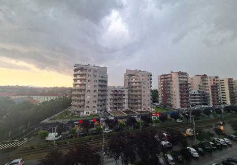 Din nou cod portocaliu de furtuni în Bihor. Sfaturile pompierilor