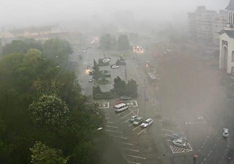 Rupere de nori în Oradea: Circulația, blocată în tot orașul! (FOTO / VIDEO)