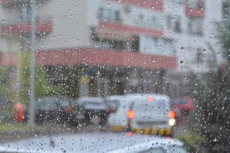 Revin furtunile în Bihor: Avertizări de tip cod galben de ploi torențiale și căderi de grindină